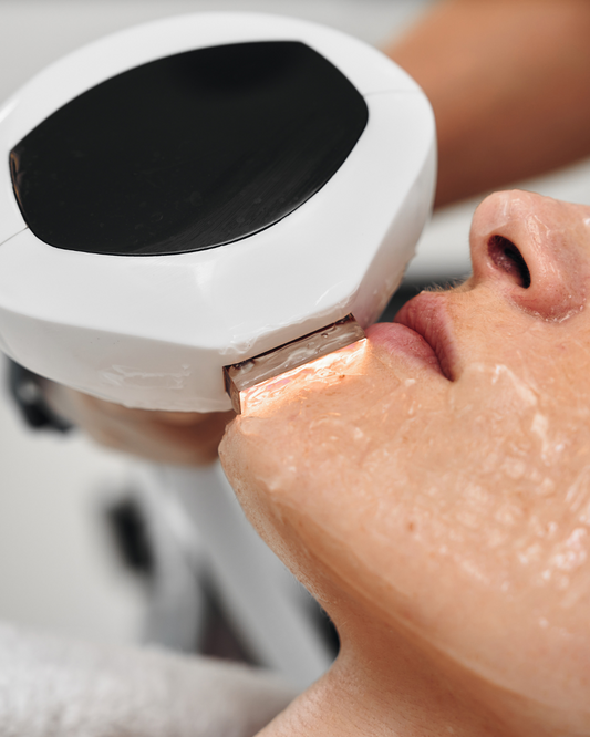 Le Lumecca chez Combray : L’innovation lumière au service de votre peau